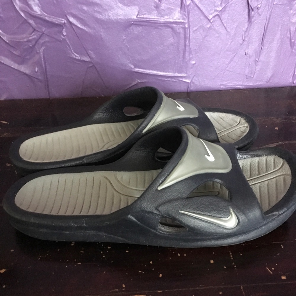 Older Style Nike Slides Flip-Flops Shower shoes